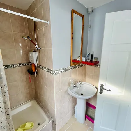 Private Double With Free Parking Homestay szállás Inch