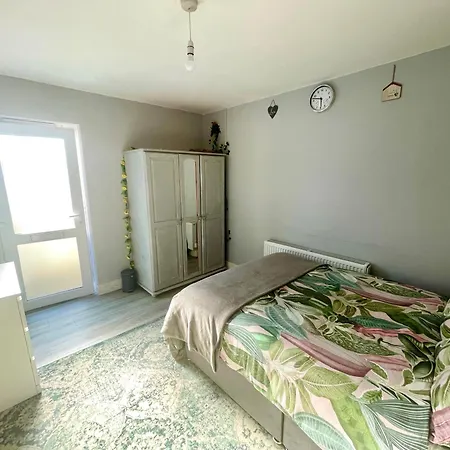 Private Double With Free Parking Проживание в семье