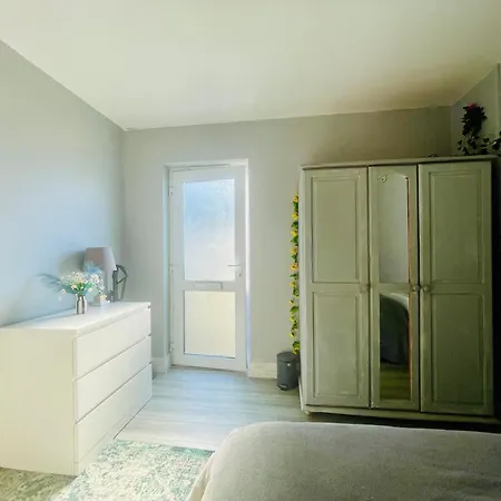Private Double With Free Parking Homestay szállás Inch